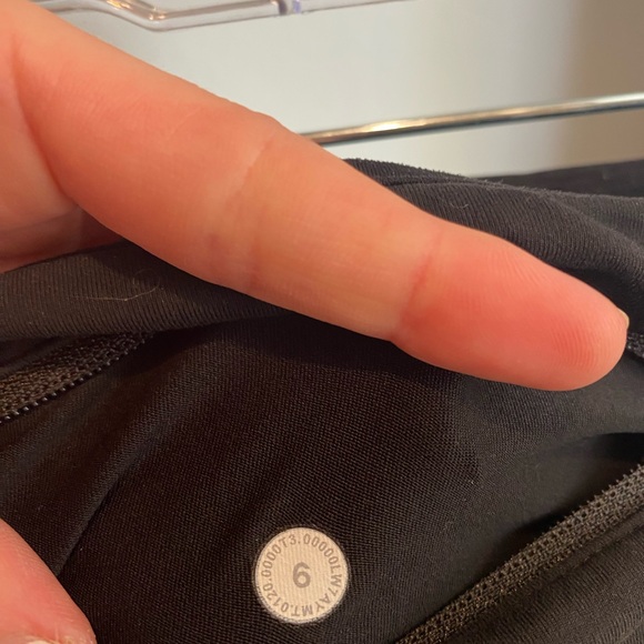 Lululemon Athletica Black Athletic Shorts Lightweight Design - Picture 4 of 4